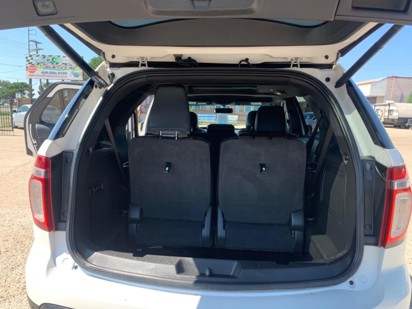 2013 White /Black/Mocha Ford Explorer Limited (1FM5K7F80DG) with an 3.5L FI DOHC 213 CID engine, AUTOMATIC transmission, located at 1830 North Belt Line Road, Irving, TX, 75061, (469) 524-0199, 32.834373, -96.993584 - Photo#9